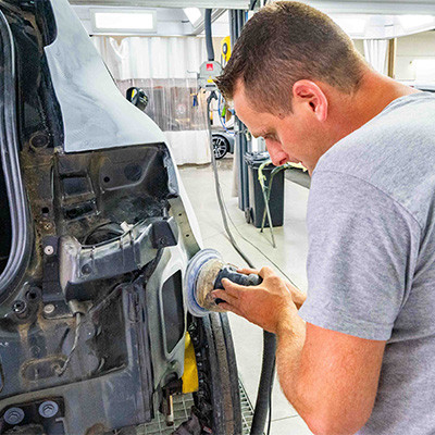 Réparation de carrosserie de voiture après un sinistre à Gembloux